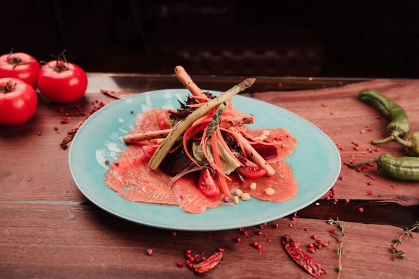 Salmão Cozido Com Alguns Legumes — Fotografia de Stock