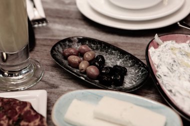  Geleneksel Türk ve Yunan yemek meze masası