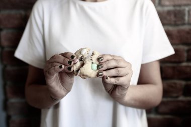 Koyu çikolata parçaları ile tanımlama