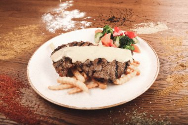 Taze ızgara biftek eti. 