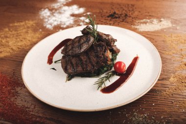 Masada nefis et yemeği. 