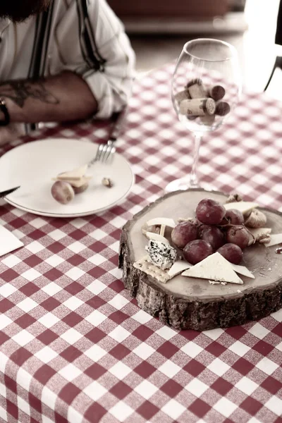 Сырная Тарелка Изысканное Вино Поднос Сыра — стоковое фото