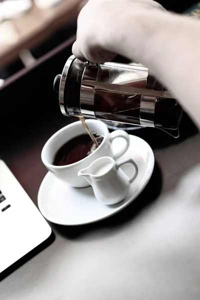Lezzetli Kurabiyeli Bir Bardak Filtre Kahve — Stok fotoğraf