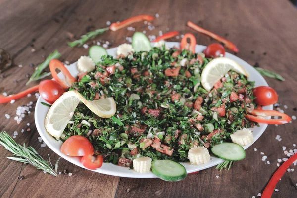 Frisse Salade Plate Met Gemengde Greens — Stockfoto