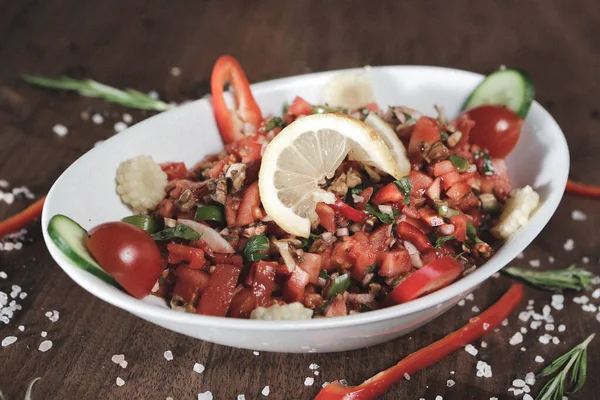 Frisse Salade Plate Met Gemengde Greens — Stockfoto