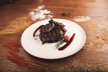 Masada nefis et yemeği. 