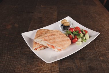 Türk bazlama tostu - fırında kızarmış ekmek