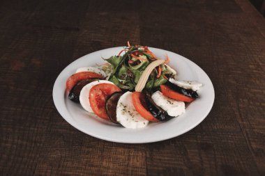 Biraz sebzeli somon pişirdim.