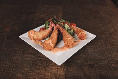 Biraz sebzeli somon pişirdim.