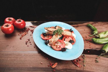 Biraz sebzeli somon pişirdim.