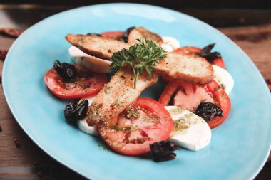 Biraz sebzeli somon pişirdim.