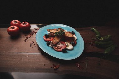 Biraz sebzeli somon pişirdim.