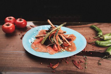 Biraz sebzeli somon pişirdim.