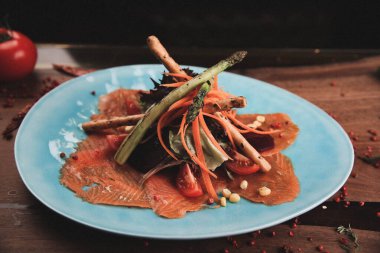 Biraz sebzeli somon pişirdim.