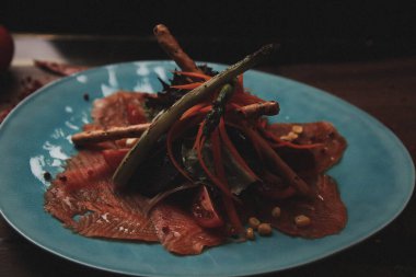 Biraz sebzeli somon pişirdim.