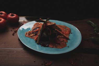 Biraz sebzeli somon pişirdim.