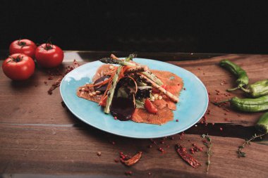 Biraz sebzeli somon pişirdim.