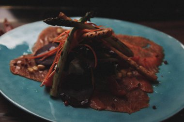 Biraz sebzeli somon pişirdim.