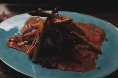 Biraz sebzeli somon pişirdim.