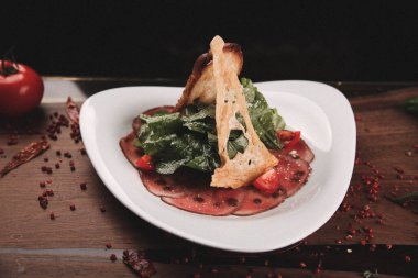 Biraz sebzeli somon pişirdim.