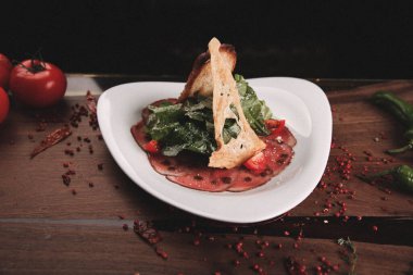 Biraz sebzeli somon pişirdim.