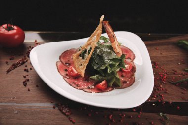 Biraz sebzeli somon pişirdim.