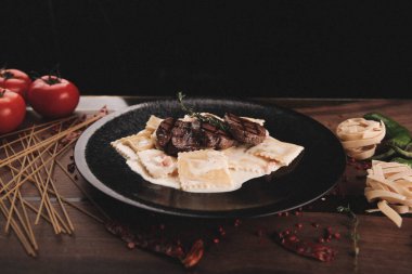 Masada nefis et yemeği. 