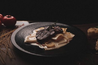 Masada nefis et yemeği. 