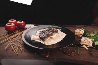 Masada nefis et yemeği. 