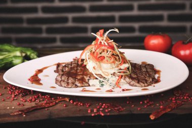 Masada nefis et yemeği. 