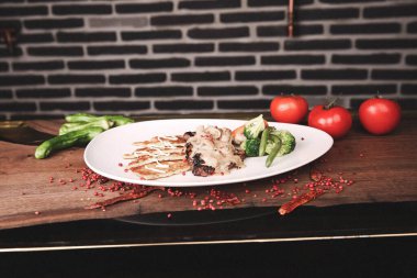 Masada nefis et yemeği. 