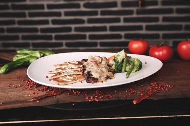 Masada nefis et yemeği. 