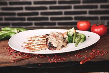 Masada nefis et yemeği. 