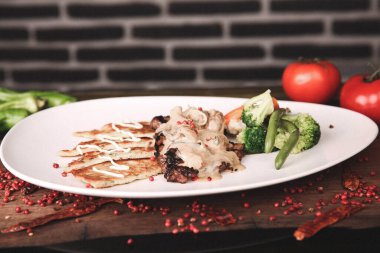 Masada nefis et yemeği. 