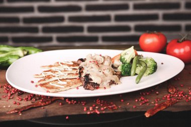 Masada nefis et yemeği. 