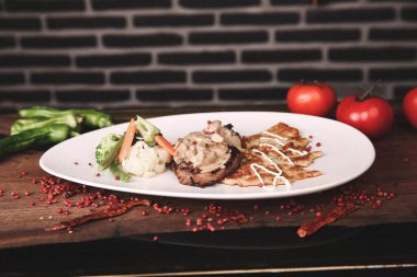 Masada nefis et yemeği. 