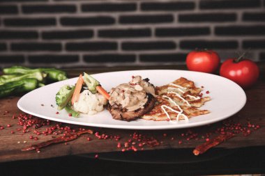 Masada nefis et yemeği. 