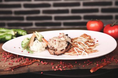 Masada nefis et yemeği. 