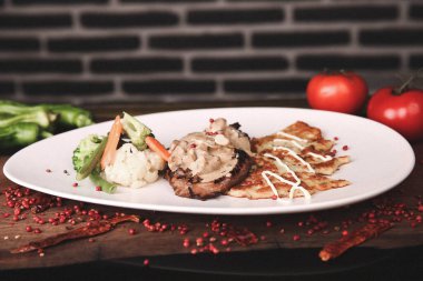 Masada nefis et yemeği. 