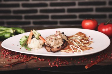 Masada nefis et yemeği. 