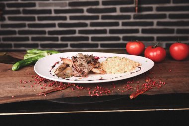 Masada nefis et yemeği. 