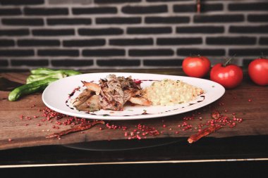 Masada nefis et yemeği. 