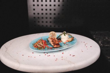 Biraz sebzeli somon pişirdim.