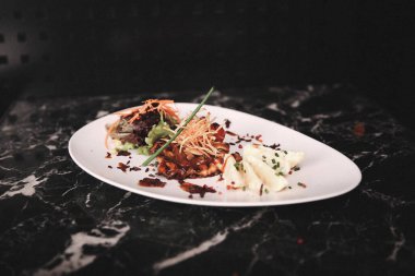 Masada nefis et yemeği. 