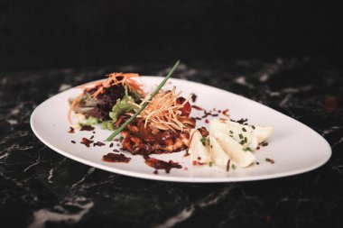 Masada nefis et yemeği. 