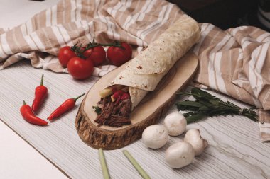 Lezzetli et eti, Türk kebap, sandviç dürümü.