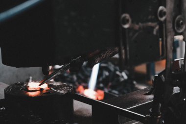 Fabrika, kaynak elemanları ve üretim