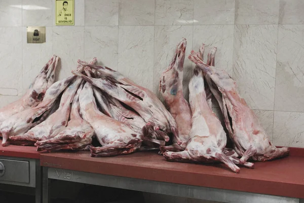 Duży Kawałek Surowego Mięsa Wieprzowego Gotowy Gotowania — Zdjęcie stockowe
