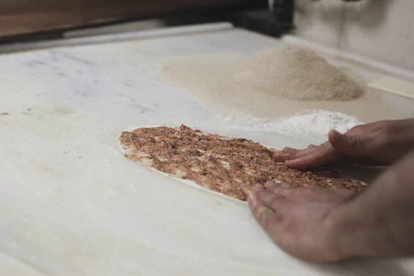 Fazendo Uma Pizza Turca Lahmacun Fast Food Comida Popular Rua — Fotografia de Stock