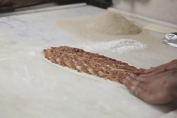 Fazendo Uma Pizza Turca Lahmacun Fast Food Comida Popular Rua — Fotografia de Stock